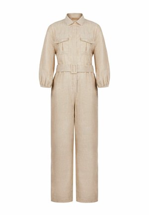Beige linne jumpsuit med långa ärmar, knapp-up krage, två bröstfickor och ett matchande bälte i midjan. Vid byxdessign.
