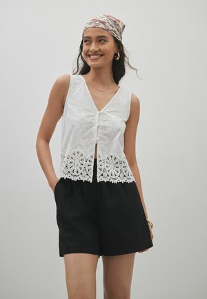Next REGULAR FIT - LINEN RICH SUMMER SHORTS - Rövidnadrágok - black