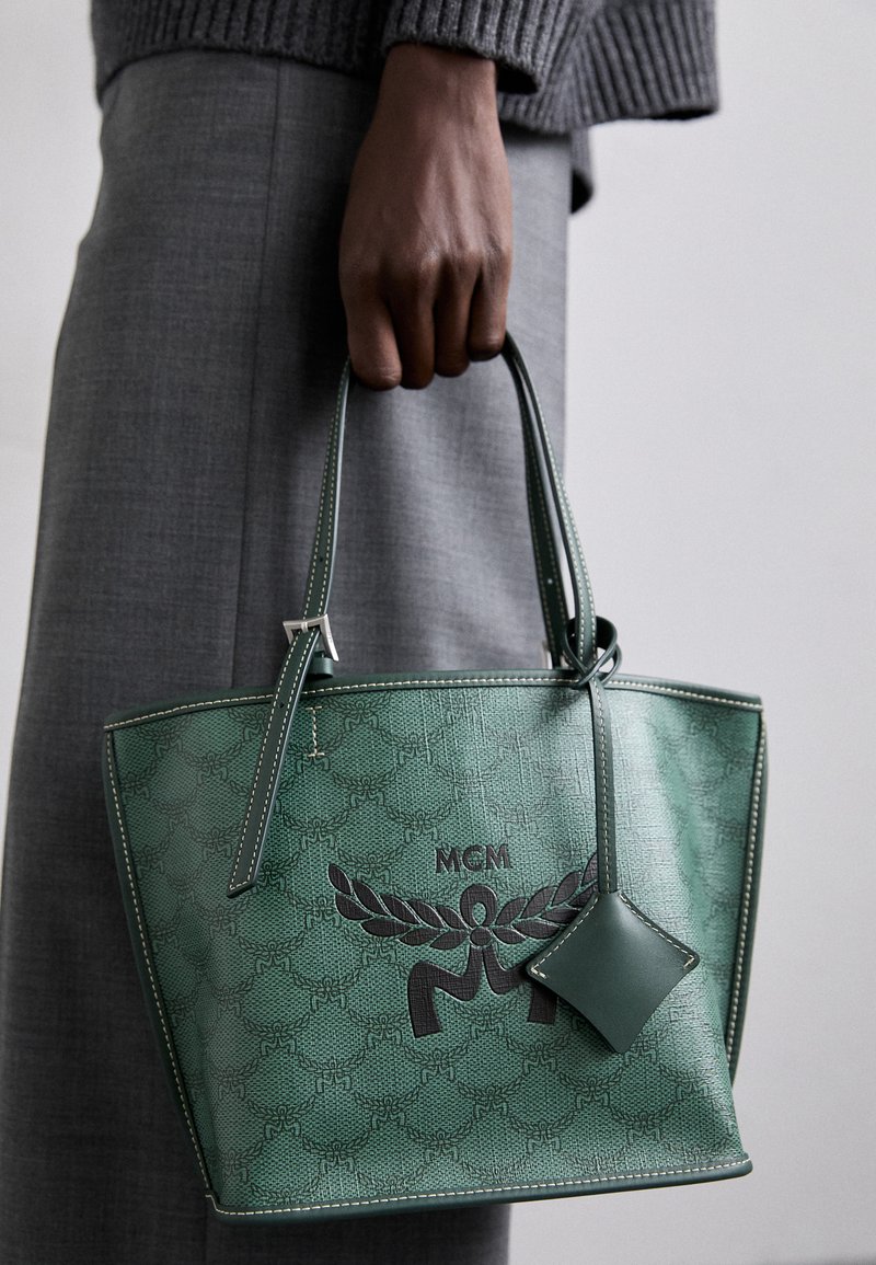 MCM HIMMEL SHOPPER MNI G0 - Handtas - forest green