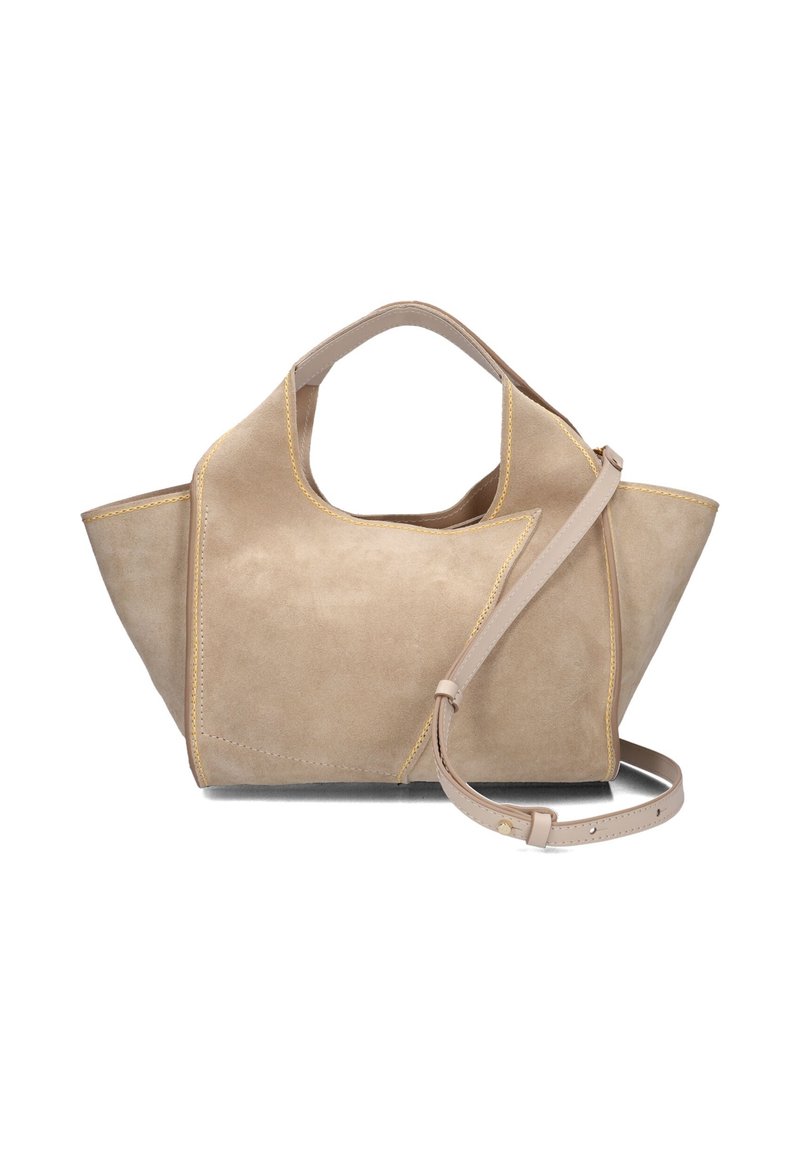 Beige suede handtas met een uniek hoekig ontwerp, voorzien van contrasterende gele stiksels en een afneembare schouderband. Geen zichtbare hardwaredetails.