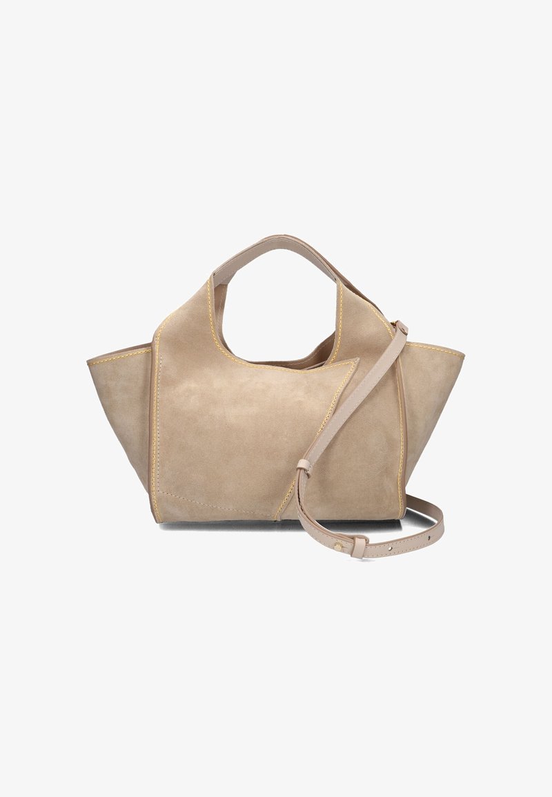 Beige suede handtas met een uniek hoekig ontwerp, voorzien van contrasterende gele stiksels en een afneembare schouderband. Geen zichtbare hardwaredetails.