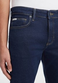 Guess Jeans Uske traperice - varane dark wash