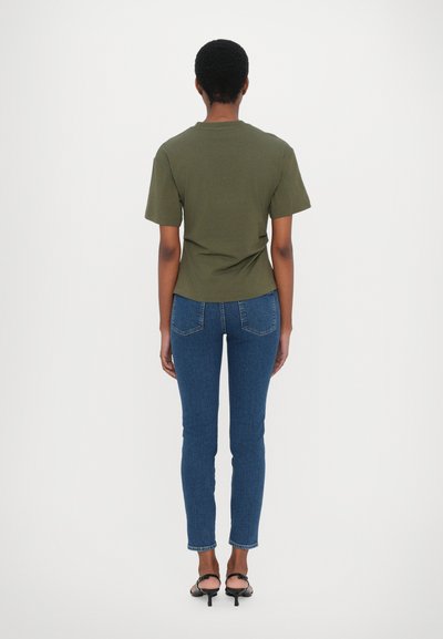 CLOSED DRAPED - Basic T-shirt - forest green