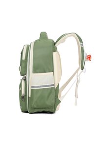 Zaino verde con dettagli in rete beige, diverse tasche con cerniera, accenti riflettenti, spallacci regolabili e una robusta fibbia arancione.