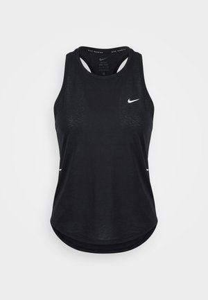 Schwarzes Nike Dri-FIT ärmelloses Lauf-Top mit Racerback und kleinem weißen Nike-Swoosh auf der Brust vor einfarbigem Hintergrund.