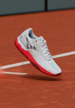 Mizuno WAVE ENFORCE COURT CLAY - Pantofi de tenis pe zgură - fiery red/white/sun/dried tomato