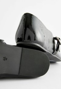 Next WIDE FIT SIGNATURE MARY JANE - Baleríny s páskem - black