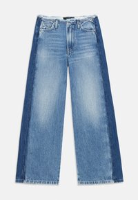 Lysvaskede denimjeans med bred ben-design, med mørkere blå denimpaneler på sidene og en frynset kanten.