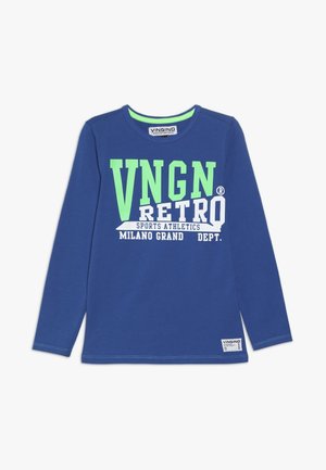Niebieska koszula z długim rękawem z nadrukiem z przodu w zielono-białym kolorze z napisem „VNGN RETRO Sports Athletics Milano Grand Dept.”
