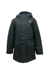 Parka nera impermeabile con cappuccio, zip frontale, due grandi tasche a toppa e un piccolo logo sul lato sinistro del petto. Texture liscia.