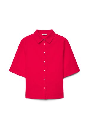Leuchtend rotes Kurzarm-Hemd mit spitzem Kragen und sechs weißen Knöpfen entlang der Vorderseite, auf weißem Hintergrund dargestellt.