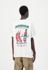 adidas Originals - CHILLI TEE UNISEX - Print T-shirt - white Thumbnail Image 1