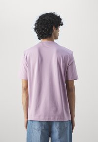 BOSS TCHUP - Paprasti marškinėliai - light pastel purple