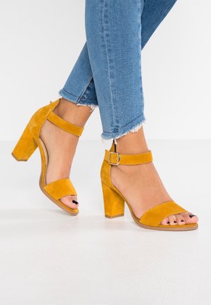 Sandaler - mustard yellow