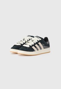 Dark green suede sneakers with three light stripes, cream laces, and a tan sole, labeled "CAMPUS" on the side.