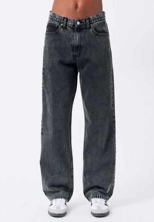 Jeans in denim neri a gamba ampia con lavaggio sbiadito. Tra le caratteristiche ci sono la chiusura con bottone, cinque tasche e dettagli di cucitura a contrasto.