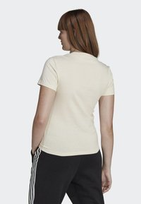 adidas Originals CHIC TEE - Marškinėliai su spaudiniu - beige