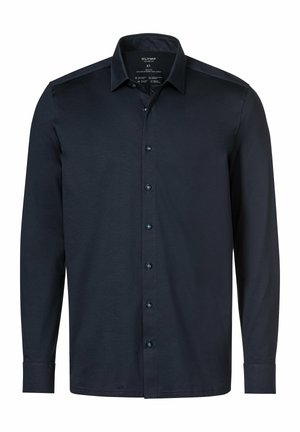 Ciemnoniebieska koszula z długim rękawem, wykonana z gładkiego materiału, z klasycznym kołnierzykiem, zapinana na guziki z przodu oraz standardowymi mankietami.