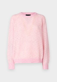 Jasnoróżowy sweter dzianinowy z długimi rękawami, prążkowanymi mankietami, dołem i okrągłym dekoltem na jednolitym tle.