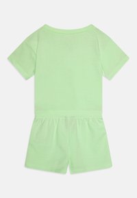 Jordan JORDAN ESSENTIALS SET - Camiseta básica - vapor green