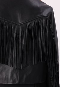 YAS YASVALETTA FRINGE JACKET - Usnjena jakna - black