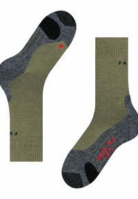 Calcetines verde oliva con acentos grises, con puños acanalados, refuerzo en el talón y la puntera, y "FALKE TK2" en rojo en el costado.