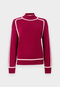 Pull en maille fuchsia avec un col montant, présentant des lignes d'accent blanches contrastantes le long des épaules et des manches. Texture douce et coupe décontractée.