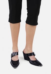 Mules à talons - black