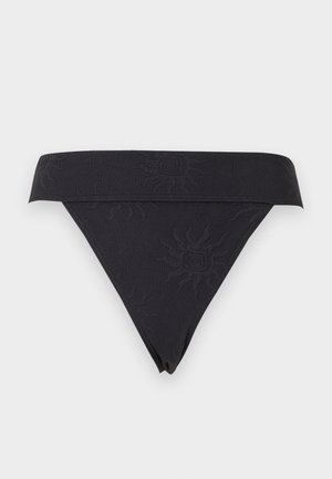 Μαύρο κάτω μέρος μπικίνι με ψηλό κοψίμο, λεπτά ανάγλυφα ηλιακά μοτίβα και φαρδύ ζωνάκι σε λευκό φόντο.