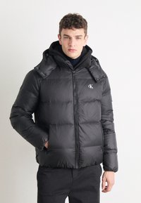 Calvin Klein Jeans - ESSENTIALS JACKET - Piumino - black Immagine in miniatura 1