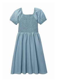 Robe bleu clair avec un décolleté carré, des manches courtes bouffantes, un corsage smocké et une jupe fluide. Fabriquée dans un tissu doux avec une texture lisse.