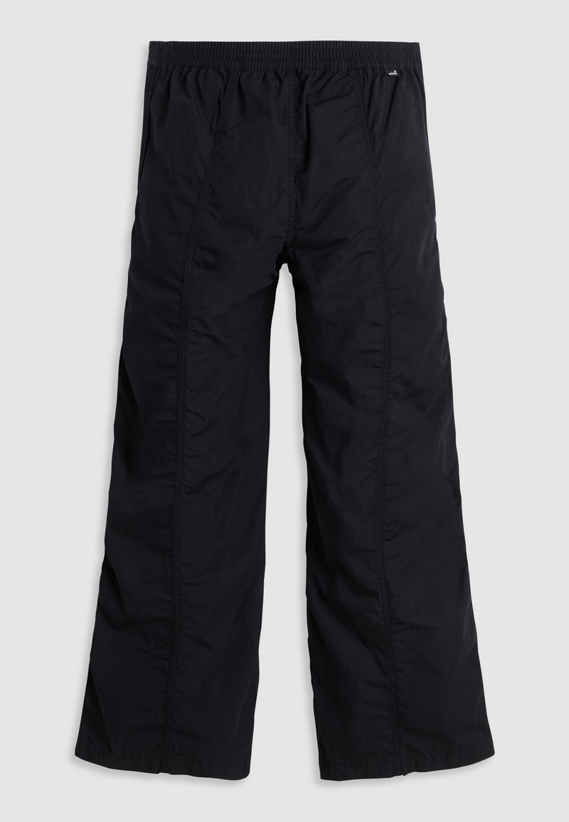 Schwarze, knielange, leichte Hosen mit elastischem Bund und geraden Beinen. Glatte Textur ohne sichtbare Muster oder Akzente.