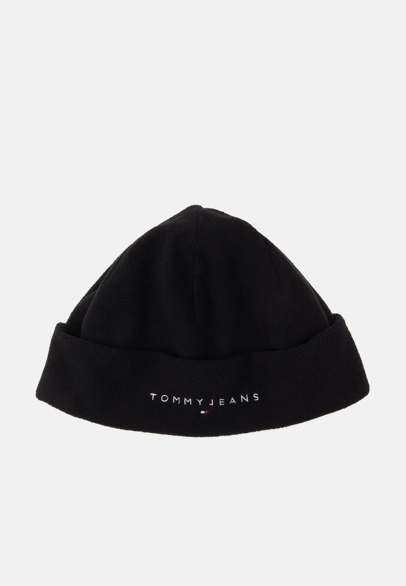 Mustapohjainen fleece-pipo, jossa käännetty resori. Varustettu valkoisella brodeeratulla "TOMMY JEANS" -logolla. Pehmeä tekstuuri, pyöreä kruunumuoto.