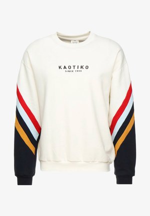Biała bluza z okrągłym dekoltem z logo KAOTIKO i napisem "Since 1999", z czerwonymi, jasnoniebieskimi, czarnymi i musztardowymi paskami na rękawach.