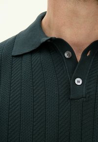 Oscar Jacobson BARTO STRIPE - Pikeepaita - sfumato green