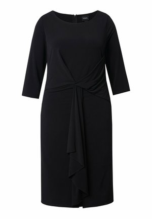 Schwarzes Kleid mit Dreiviertelärmeln, verdrehtem Design in der Taille und geschichteten Rüschendetails an der Vorderseite. Glattes, dehnbares Material. Reißverschluss im Rücken.