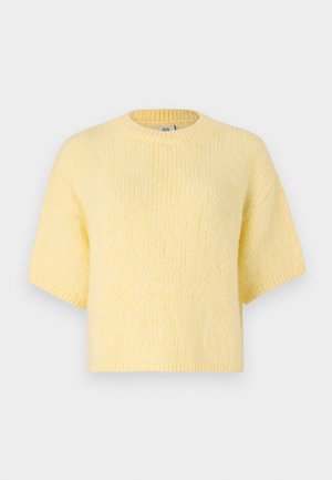 Lühikeste varrukatega, kudumismustriga kollane särk, lõdva lõikega, ümmargune kaelus, pehme tekstuur, soonikkoes servad ja juhuslik siluett.