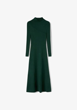 Sukienka z długim rękawem w głębokim zielonym kolorze, uszyta z gładkiego materiału. Posiada wysoką, prążkowaną linię dekoltu oraz sylwetkę w kształcie litery A z rozkloszowanym dołem.