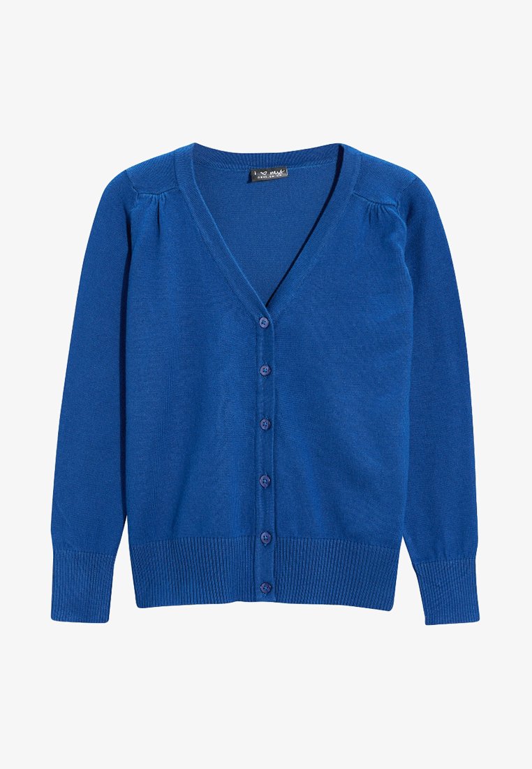 Blauwe gebreide cardigan met een V-hals, lange mouwen en zes knopen. Beschikt over een ribgebreide zoom en subtiele schouderplooien.