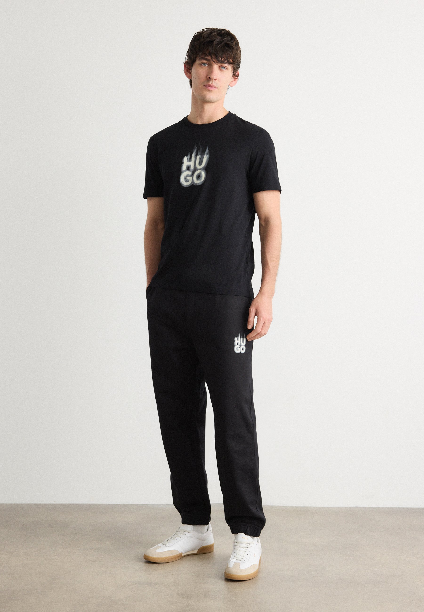 HUGO DALAYER - Print T-shirt - black - Zalando.co.uk