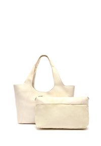 Två ljusa väskor; en stor, strukturerad tote och en mindre påse med dragkedja. Båda har en slät textur och minimalistisk design.