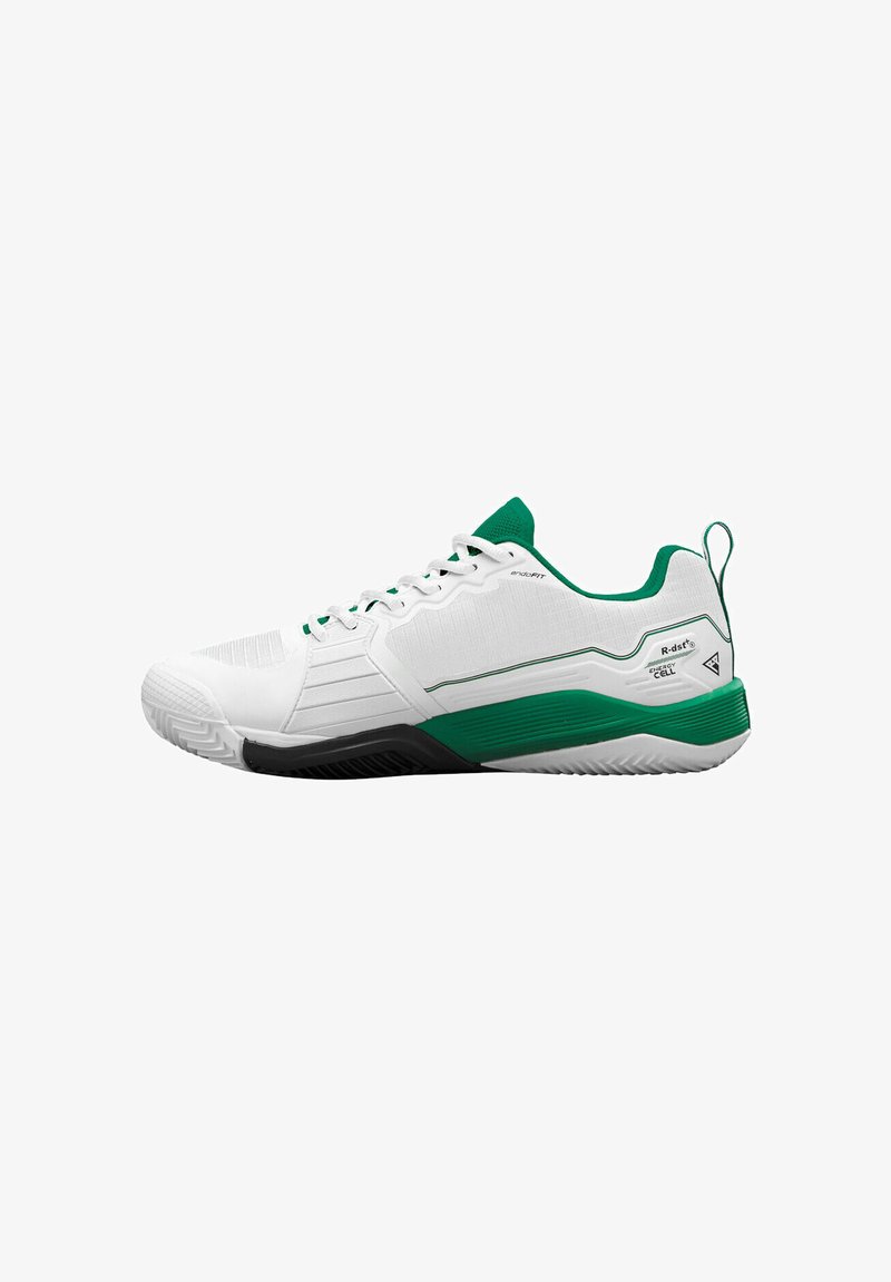 Weißer Sportschuh mit grünen Akzenten, mit einer strukturierten Oberseite, einer schwarzen Sohle und einer verstärkten Ferse für Stabilität.