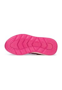 Semelle de chaussure avec un dessous en caoutchouc rose flexible, présentant un motif de semelle géométrique et une surface texturée pour une meilleure adhérence et stabilité.