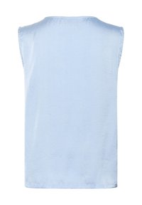 Haut sans manches bleu clair en tissu texturé, avec un col rond et une coupe droite, sans coutures visibles ni embellissements.
