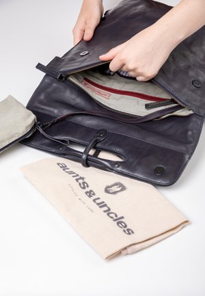 Aunts & Uncles MRS APPLE STRUDEL - Rugzak - night sky