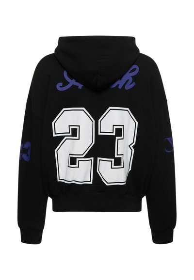Hoodie noir court avec un grand "23" blanc au dos, accents violets et capuche à cordon. Tissu texturé avec poignets côtelés.