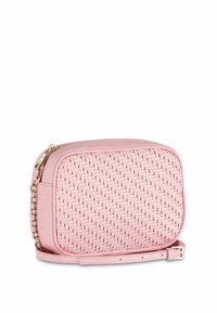 Rosa geflochtene Leder Tasche in rechteckiger Form, mit einem glatten Boden und einem Kettenriemen in goldfarbener Optik. Reißverschluss mit strukturierten Akzenten.