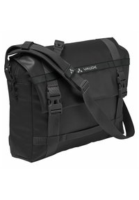 Schwarze Umhängetasche mit einer strukturierten, wasserfesten Außenseite, verstellbaren Trägern und doppelten Schnallenverschlüssen. Mit Logo auf der Vorderseite.