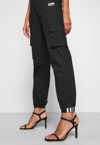 adidas Originals Cargobyxor - black