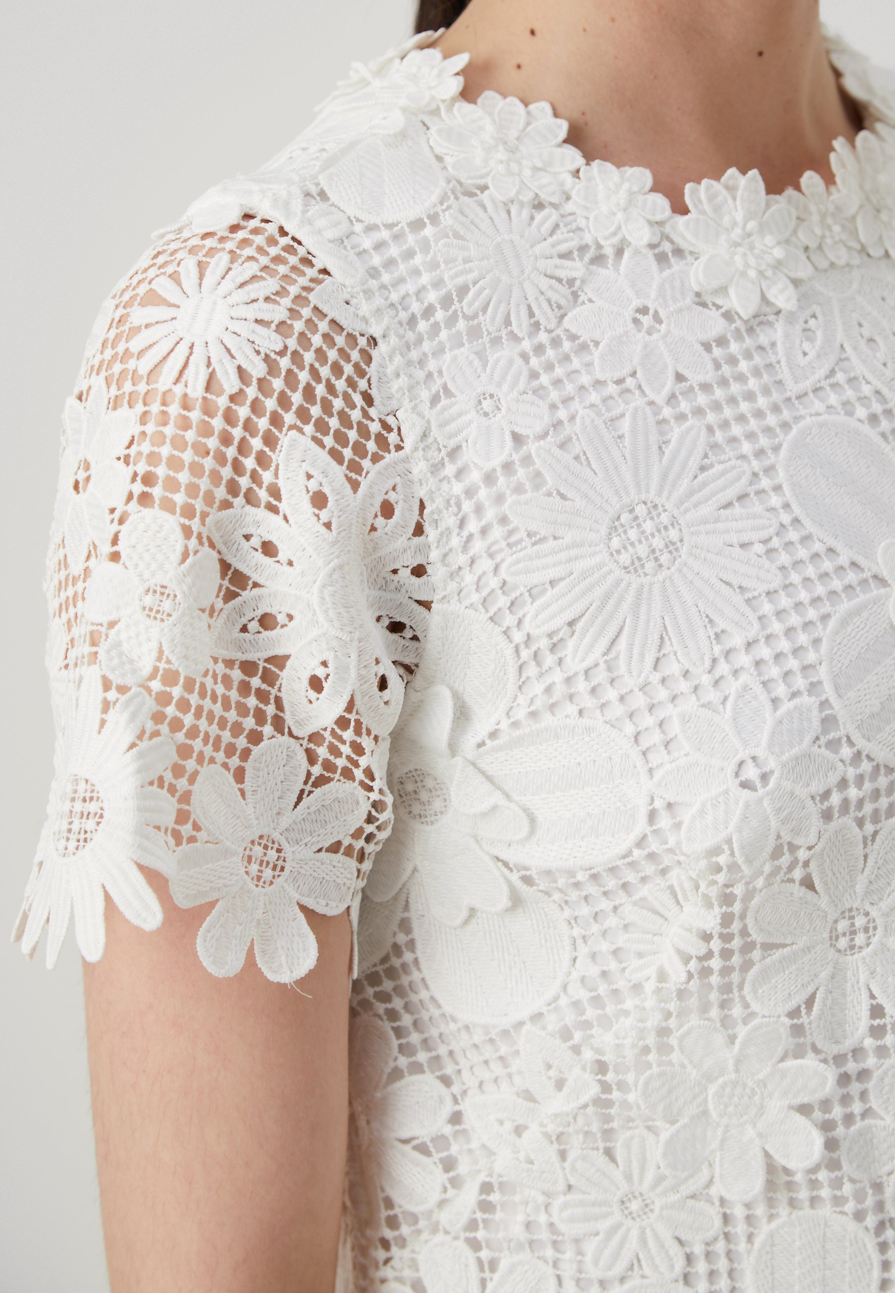 【Kate Spade】Floral Eyelet Mini Shirt Dress ◆国内発送◆ Peacock Floral Shirt Dress | Kate Spade Outlet